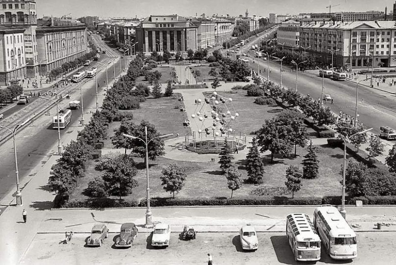 Фотопрогулка по советским городам.